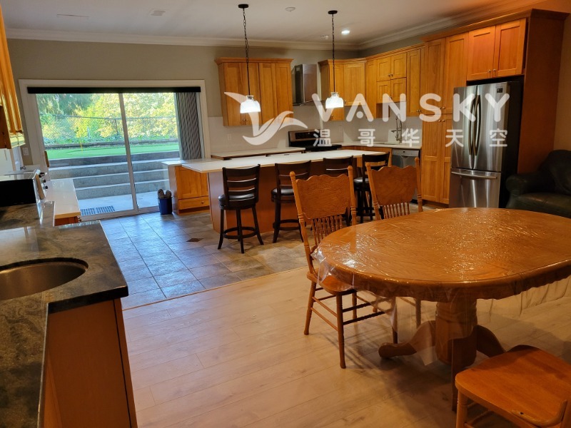 221007160015_bar sink dinner room  kitchen.jpg